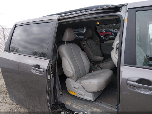 Toyota Sienna Xle V6