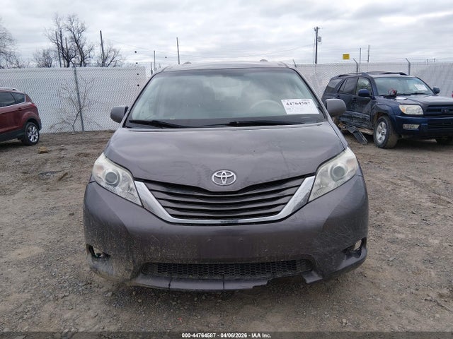 Toyota Sienna Xle V6