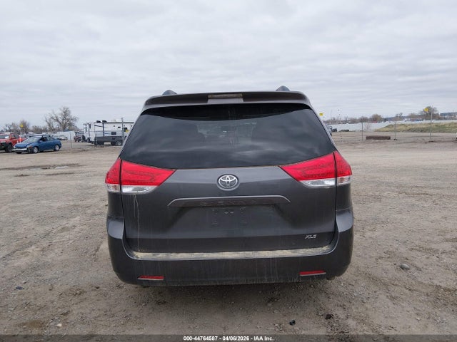 Toyota Sienna Xle V6