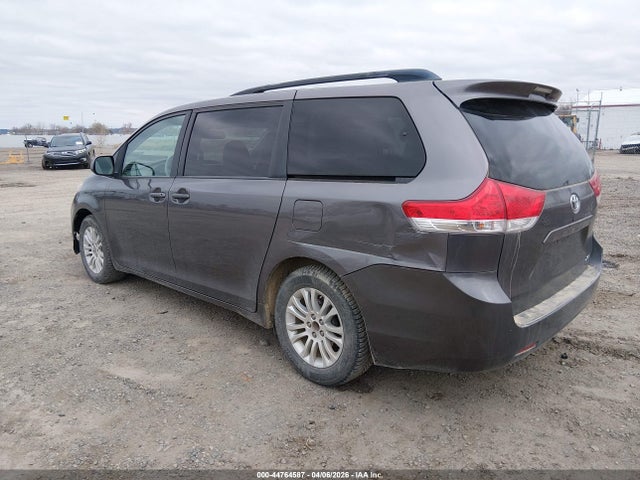 Toyota Sienna Xle V6