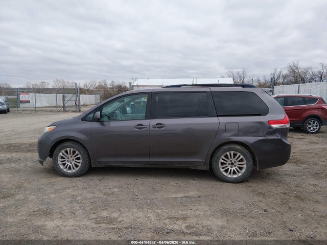 Toyota Sienna Xle V6
