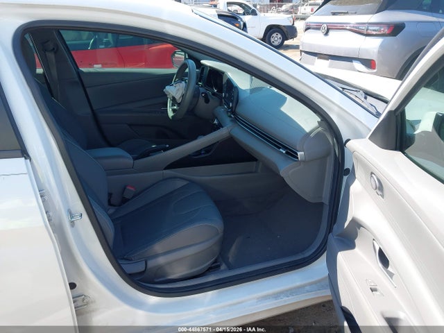 Hyundai ELANTRA Sel