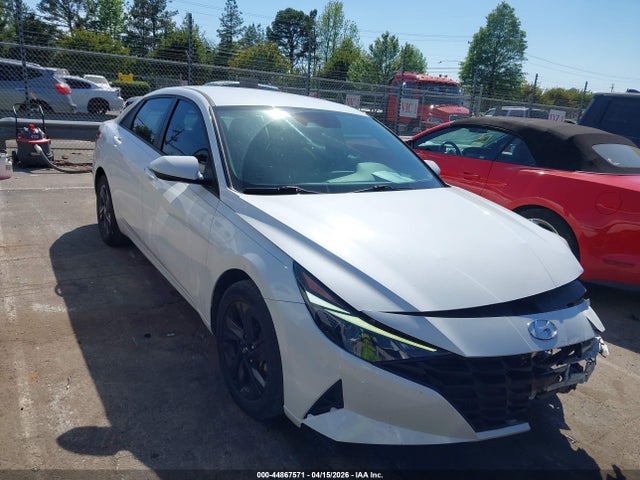 Salvage Hyundai ELANTRA Image