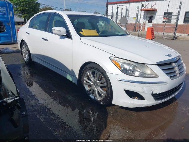 Salvage Hyundai Genesis Image