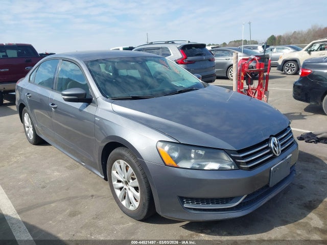 Salvage Volkswagen Passat Image