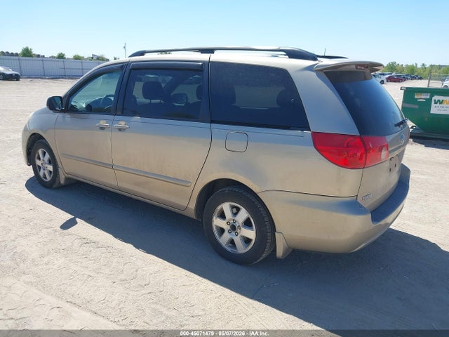 Toyota Sienna Le