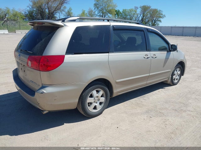 Toyota Sienna Le