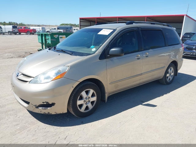 Toyota Sienna Le