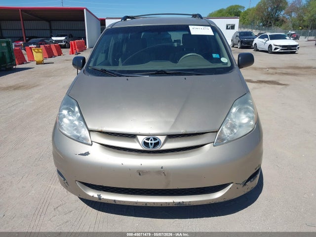 Toyota Sienna Le