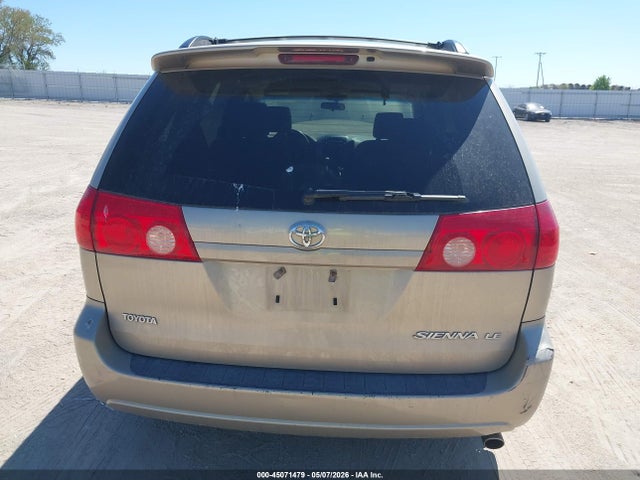 Toyota Sienna Le
