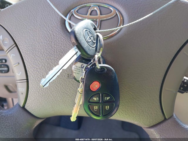 Toyota Sienna Le