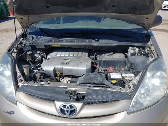Toyota Sienna Le