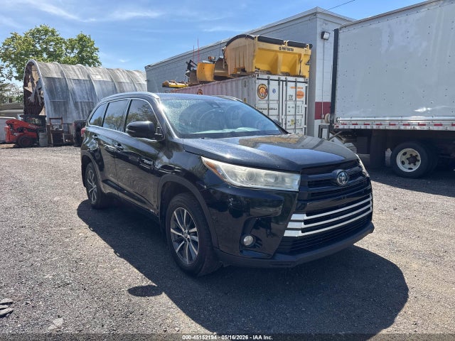 Salvage Toyota Highlander Image
