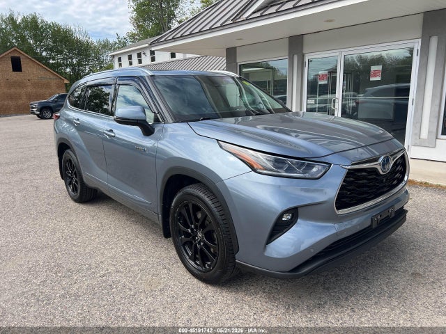 Salvage Toyota Highlander Image