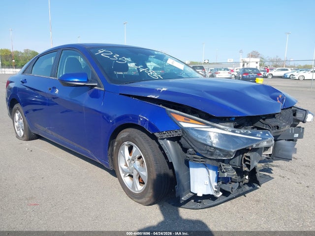Salvage Hyundai ELANTRA Image