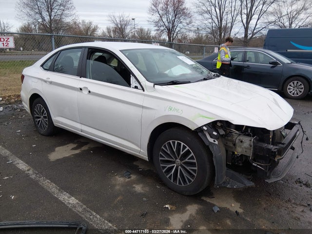 Salvage Volkswagen Jetta Image