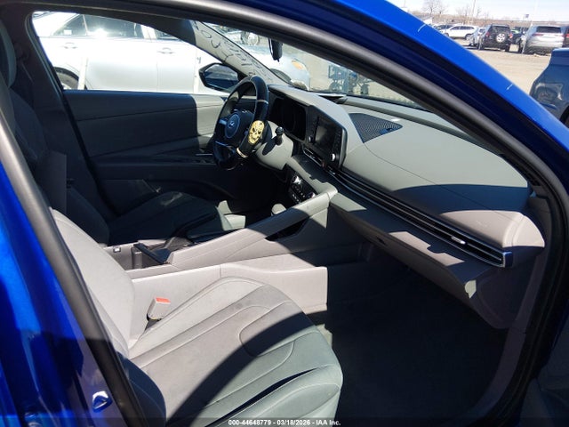 Hyundai ELANTRA Sel