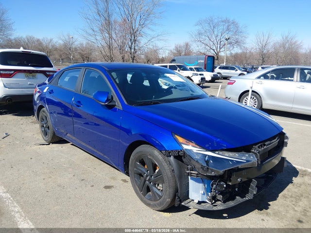 Salvage Hyundai ELANTRA Image