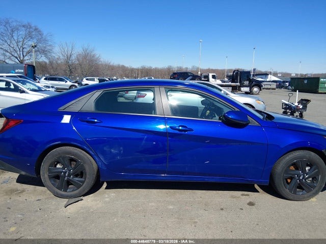 Hyundai ELANTRA Sel