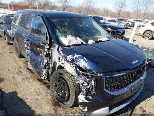 Salvage Kia Carnival Image