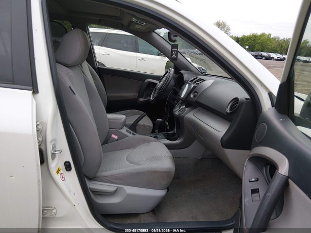Toyota RAV4 Limited V6