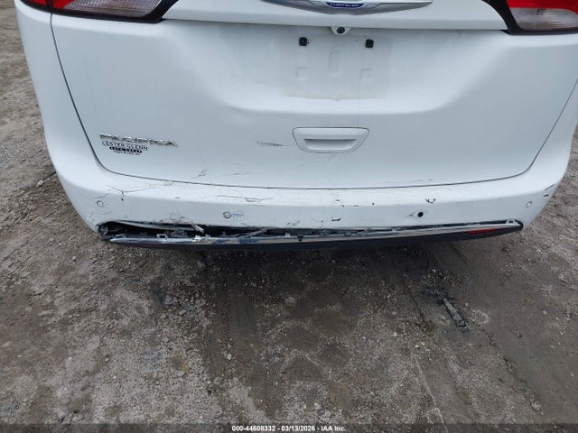 Chrysler Pacifica Touring L
