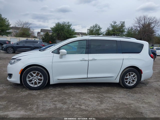 Chrysler Pacifica Touring L