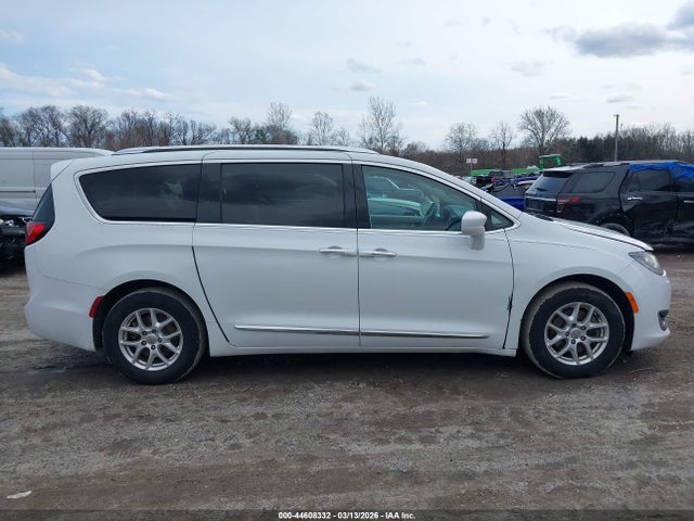 Chrysler Pacifica Touring L