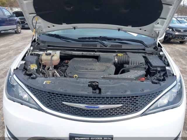 Chrysler Pacifica Touring L