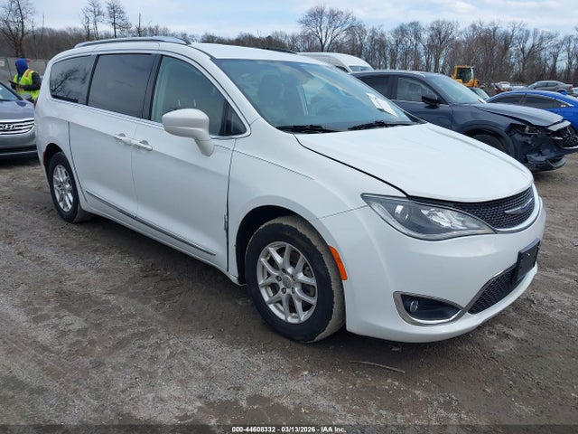 Salvage Chrysler Pacifica Image