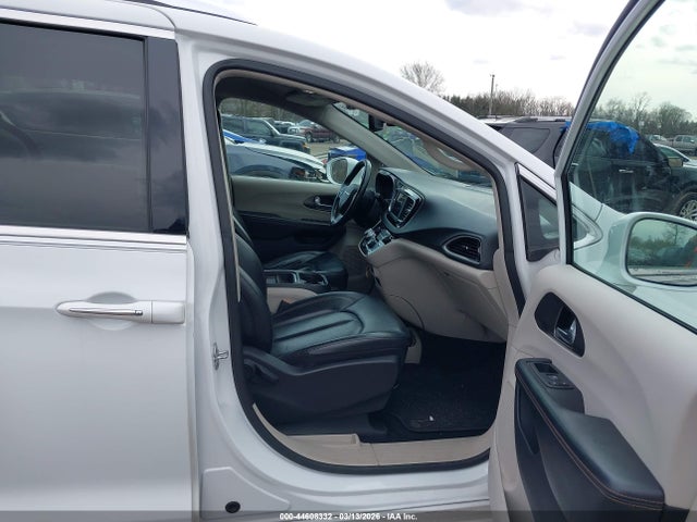 Chrysler Pacifica Touring L