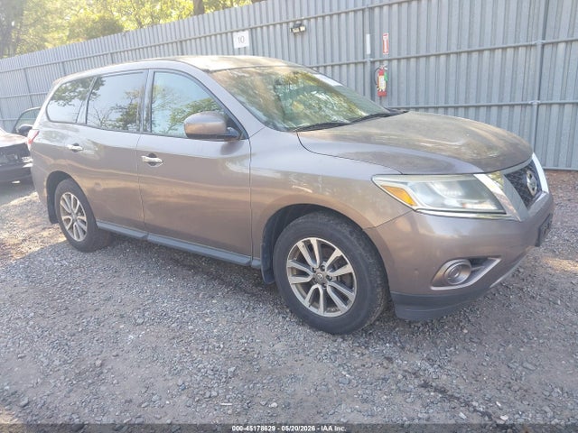 Salvage Nissan Pathfinder Image