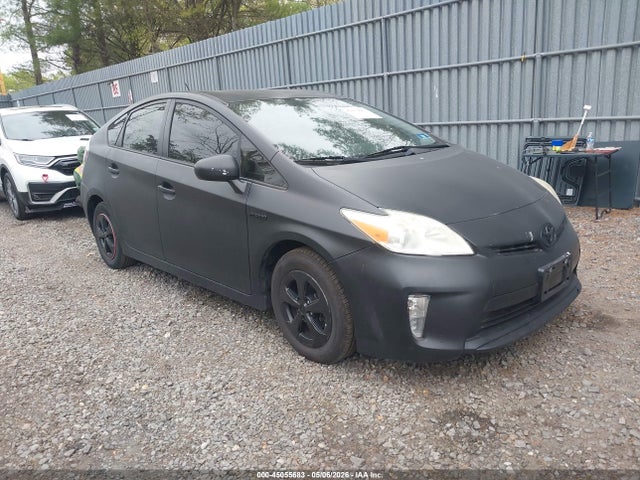 Salvage Toyota Prius Image