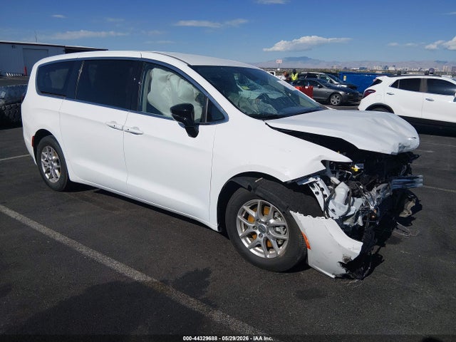 Salvage Chrysler Pacifica Image