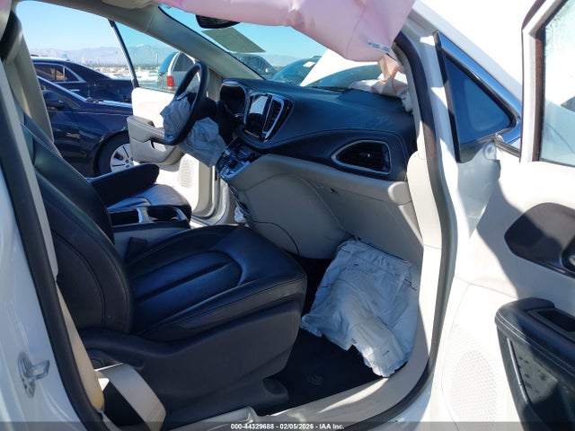 Chrysler Pacifica Touring L