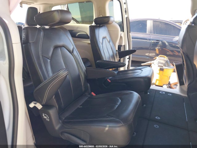 Chrysler Pacifica Touring L