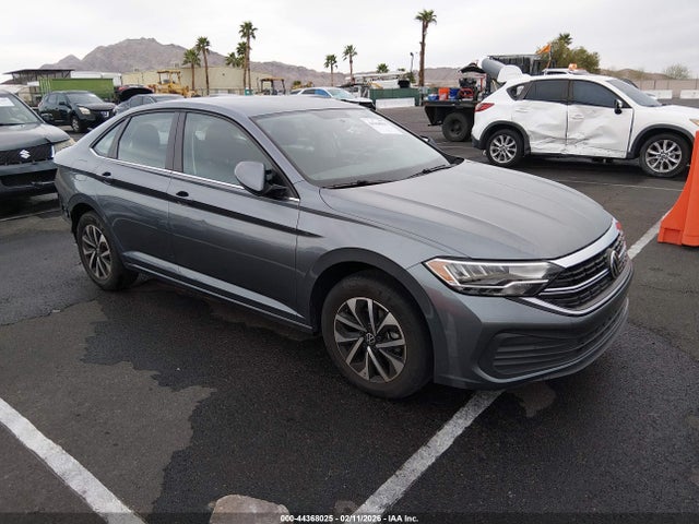 Salvage Volkswagen Jetta Image