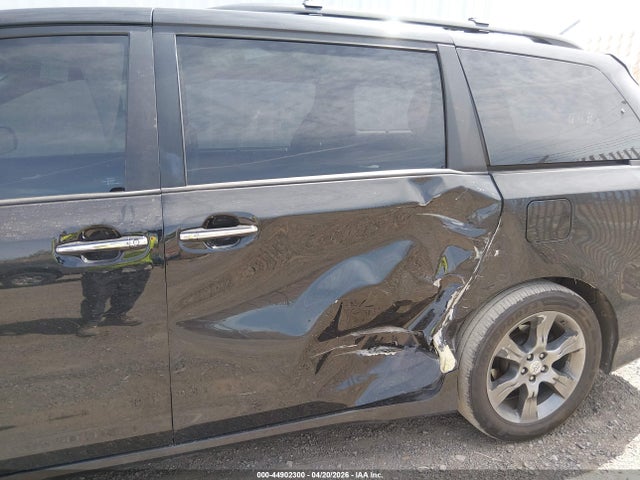 Toyota Sienna Se Premium 8 Passenger