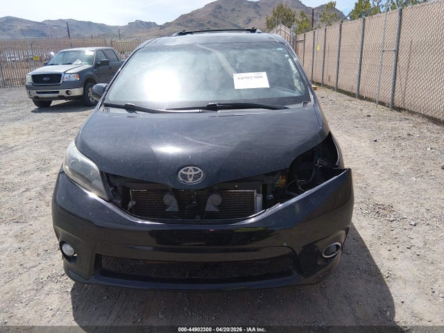 Toyota Sienna Se Premium 8 Passenger