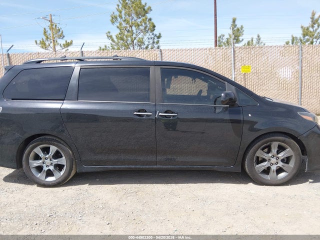 Toyota Sienna Se Premium 8 Passenger