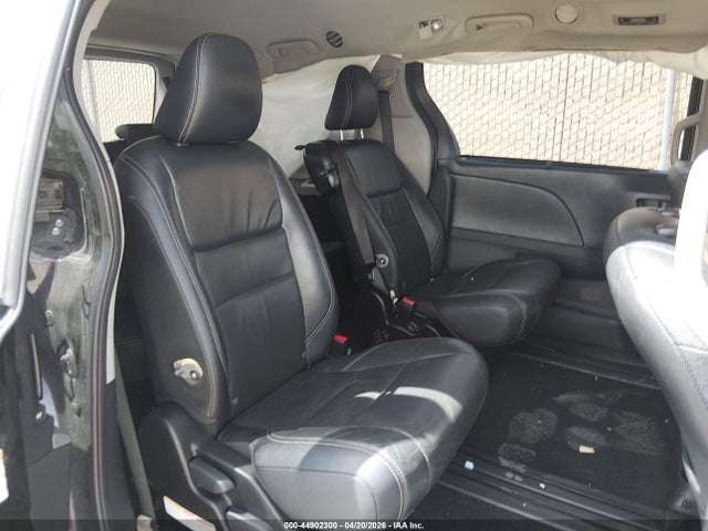 Toyota Sienna Se Premium 8 Passenger