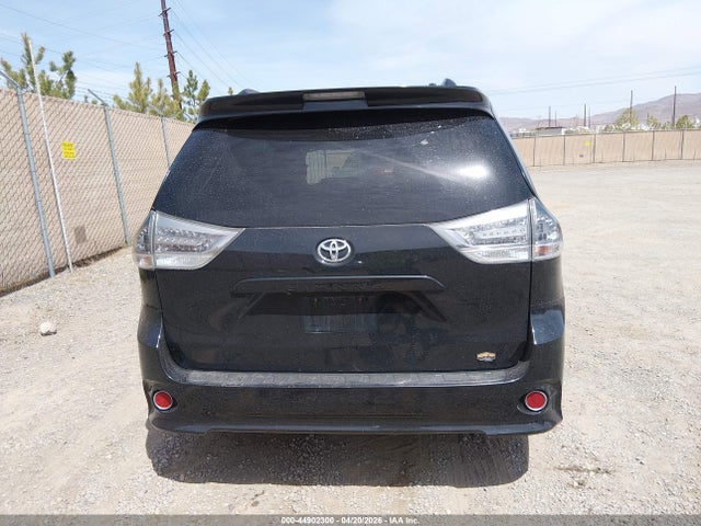 Toyota Sienna Se Premium 8 Passenger