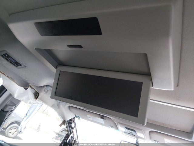 Toyota Sienna Se Premium 8 Passenger