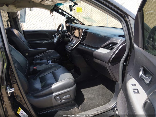 Toyota Sienna Se Premium 8 Passenger