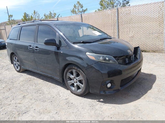 Salvage Toyota Sienna Image