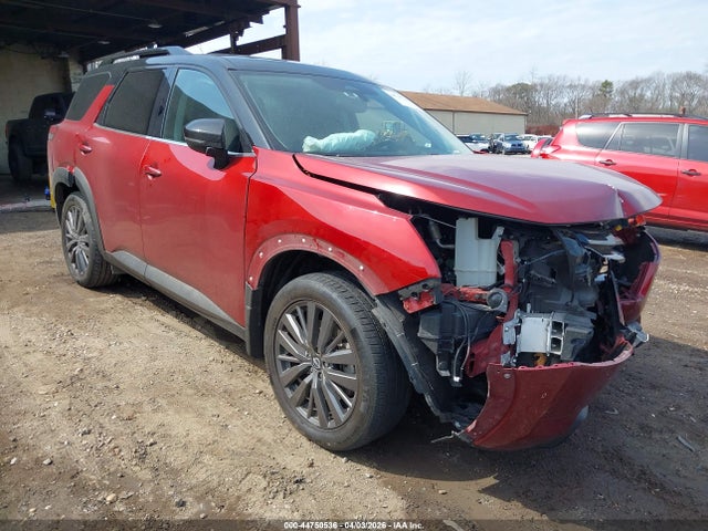 Salvage Nissan Pathfinder Image