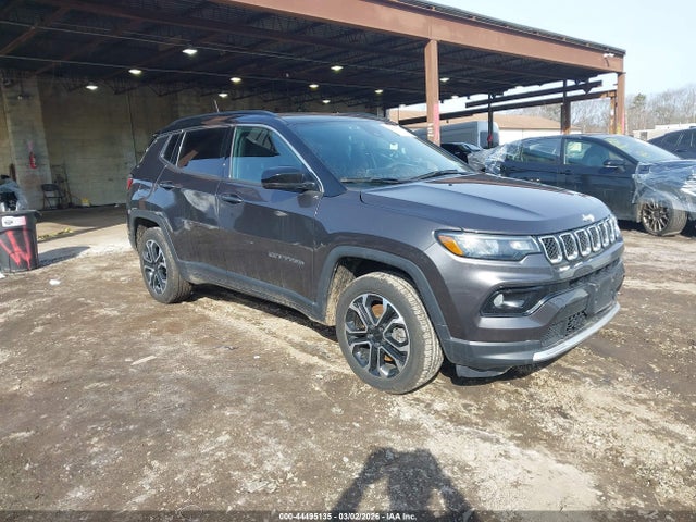 Salvage Jeep Compass Image