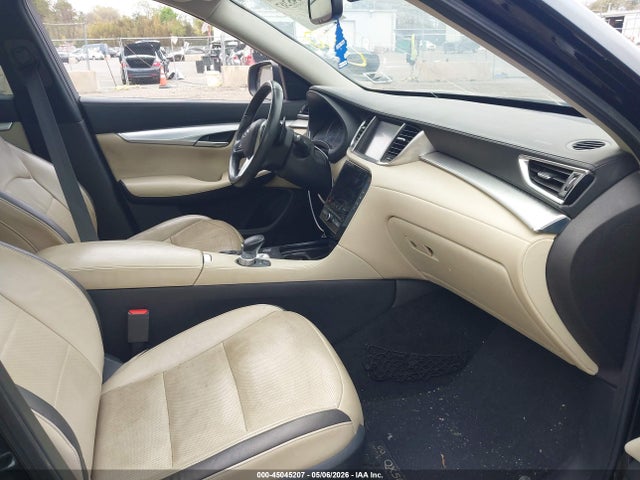 INFINITI Qx Essential