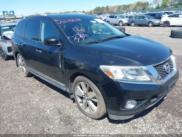 Salvage Nissan Pathfinder Image