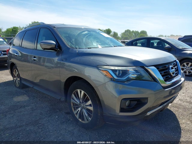 Salvage Nissan Pathfinder Image